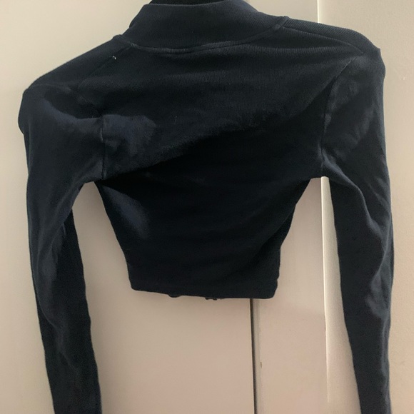 CROPPED COMFY NAVY ZIP UP - ARITZIA COPLEY LONGSLEEVE - Picture 5 of 5
